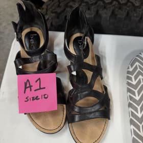 A1- BOC Sandals Size 10 item