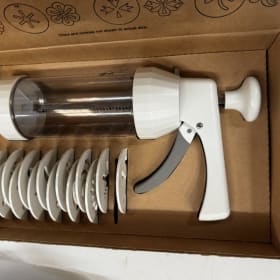 A5-New Pampered Chef Cookie Press item