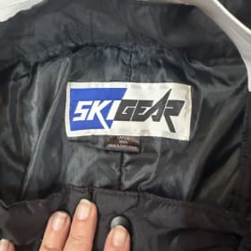 A27- Skigear men’s large ski pants item