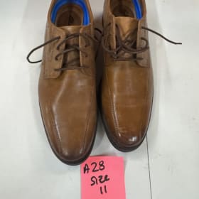 A28-Size 11 Brown Clark men’s shoes item