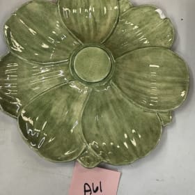 A61- Large Green Flower Plate item