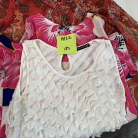 A122 (3) size m shirts item