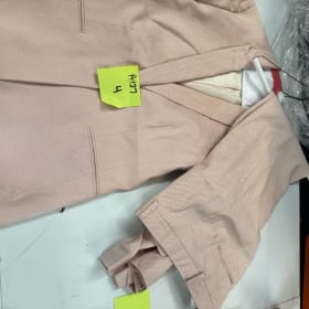 A137 nice size 4 pant suit item
