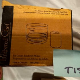 T15 Pampered Chef Ice cream Sandwich maker item