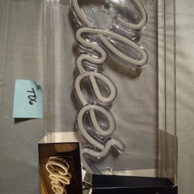 T06 Cheers Sign item