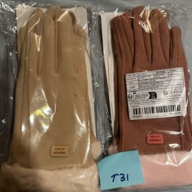 T31 New (2) pairs of gloves item