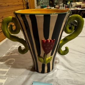 T34 Unique and fun  Flower vase item