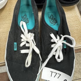 T77 woman’s vans size 7 item