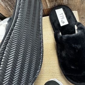 T79 new size 7/8 slippers item