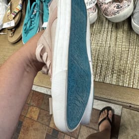 T81 size 6 pink blow fish shoes item