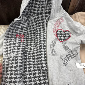 T91 (2) youth jackets Roxy and champion item