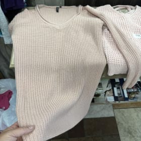 T96 youth large sweaters item