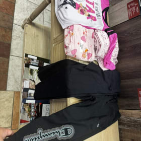 T102 (1) lot youth pjs and sweatpants item
