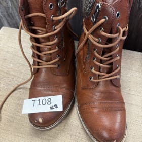 T108 size 2 boots item