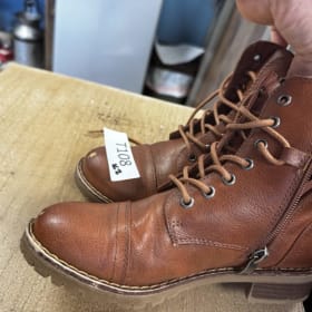 T108 size 2 boots item