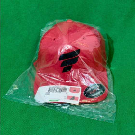 🧢 Casquette rouge – Nouveau logo 2023 (exemplaire neuf) item