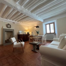 Escape for 2 People in Tuscany! Cortona, Italy item