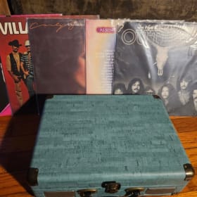 Record player and 6 albums item