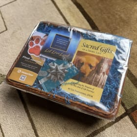 Canasta de Regalo para Mascotas «Angel» + Tarjeta de Regalo de $100 item