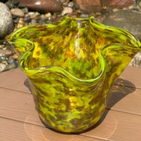 Green, brown and yellow modeled small bowl item