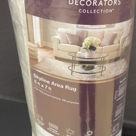 Gray and White 5x7 Area Rug item