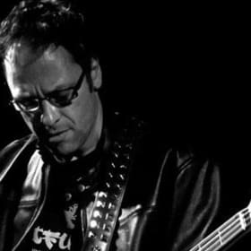 Rock Bass Guitar lesson with Leo Valvassori item