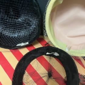 Lot of Ladies vintage hats item