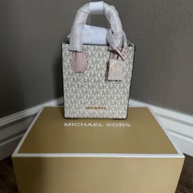 Chic & Sweet – Michael Kors & Bath & Body Works Gift Set item