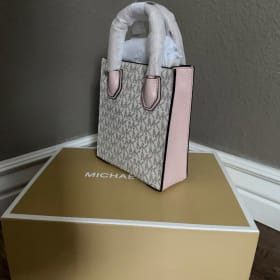 Chic & Sweet – Michael Kors & Bath & Body Works Gift Set item