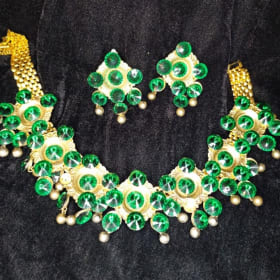Emerald and Gold Earring and Necklace set item