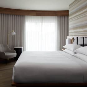 🏨 Nuitée avec déjeuners – Marriott Québec Centre-Ville item