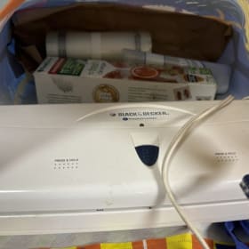 Food Vaccum Sealer w/ Bags item