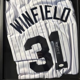 Autographed Dave Winfield Jersey item