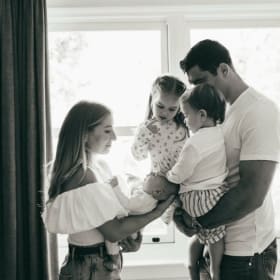 A Mini Portrait Session with The Robins Nest item