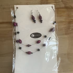 Ensemble collier et boucles d'oreilles item