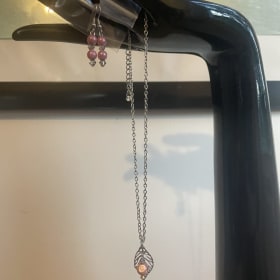 Ensemble collier et boucles d'oreilles item