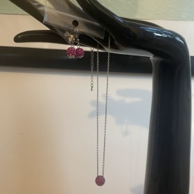 Ensemble collier et boucles d'oreilles item