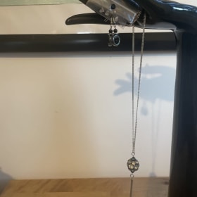 Ensemble collier et boucles d'oreilles item