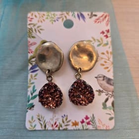 Earrings item