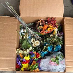 Fake flowers item