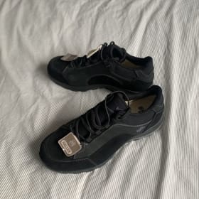 72-Souliers Banks low Bunion grandeur 41.5 - valeur $300 item