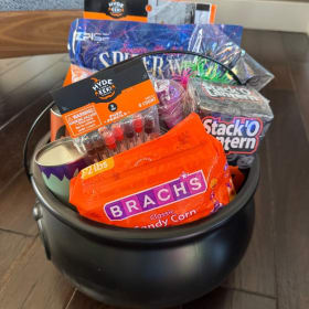 #19 Halloween Basket - Eklund (6th) item