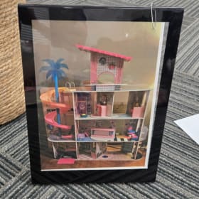 LOL Dolls OMG House with Dolls item