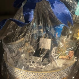 Blue Christmas Basket Donated by Connie Jordan item