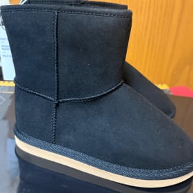 OLD NAVY KIDS BOOTS item