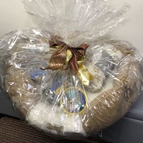 Item 18 - Pet Basket item