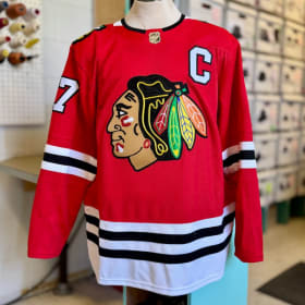 Nick Foligno #17 Autographed Chicago Blackhawks (C) Jersey item