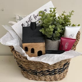 ReFresh Salon & Dominic's Barbershop item