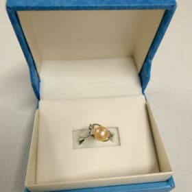 💍 Island Elegance – White Gold Pearl & Diamond Ring Capture item