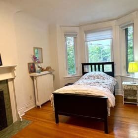 Overnight stay for 1-2 people in Toronto item